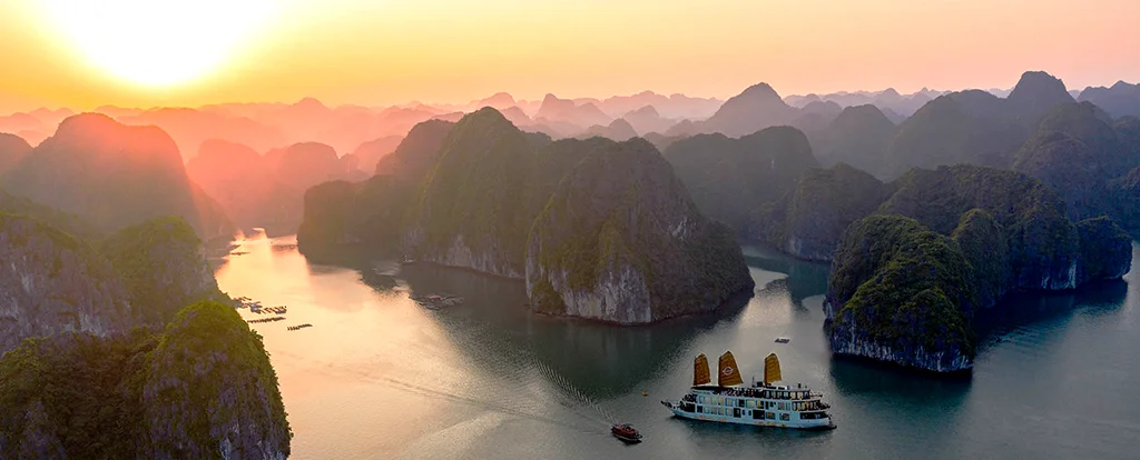 Emperor Cruises Legacy Halong charter suite