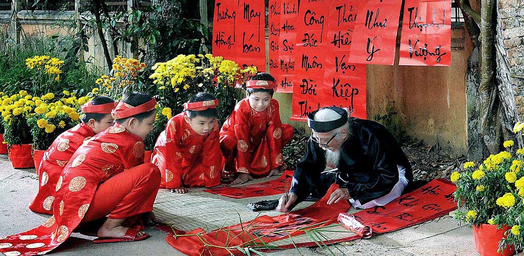 Caligraphy lessons in Hanoi