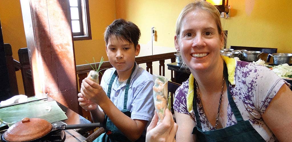 Cooking class in Hoi An making spring rolls