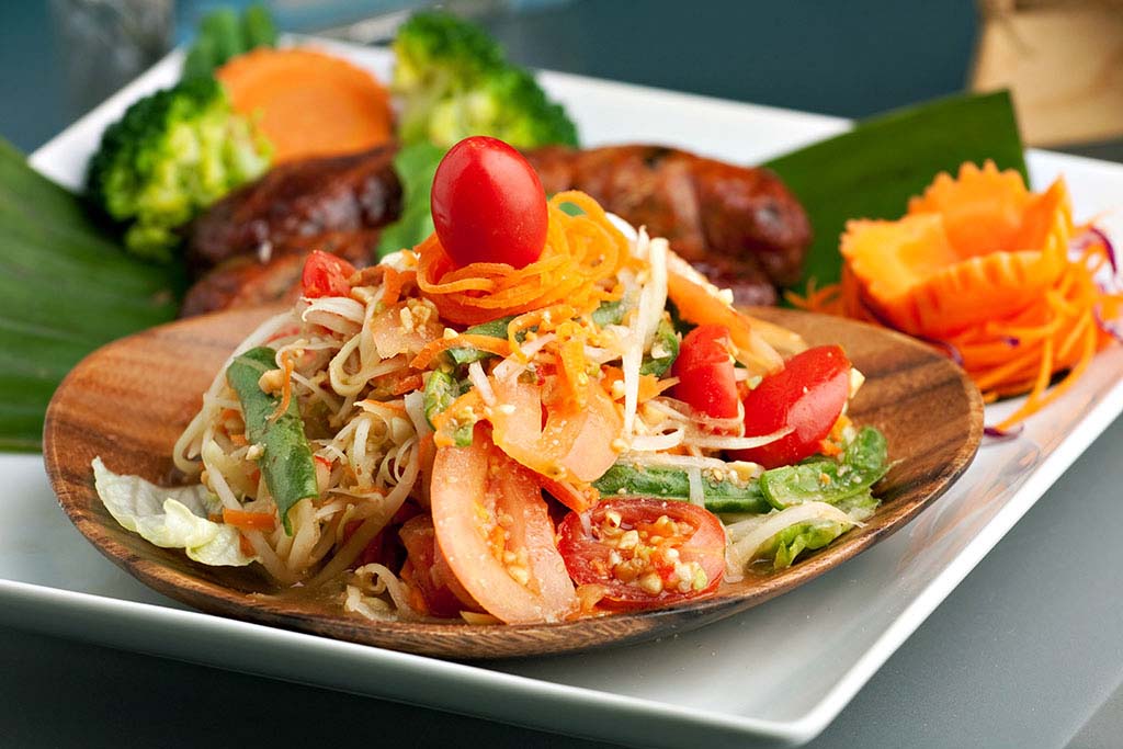 Vietnamese green papaya salad