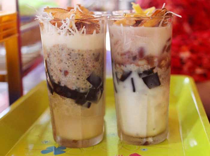 Glasses of Vietnamese sweet dessert drink, che