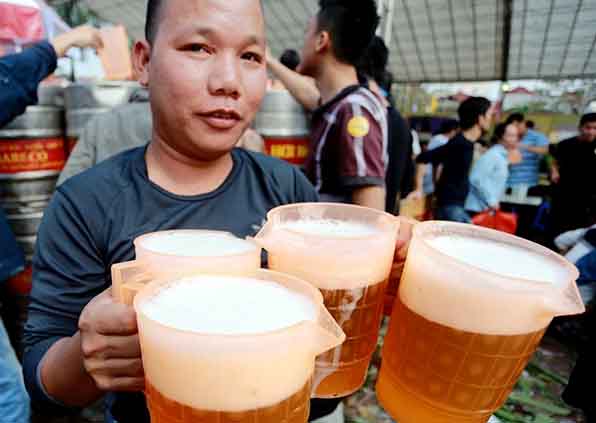 Bia hoi draft beer in Hanoi