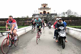 Pro bicycle tour in Hue, Vietnam